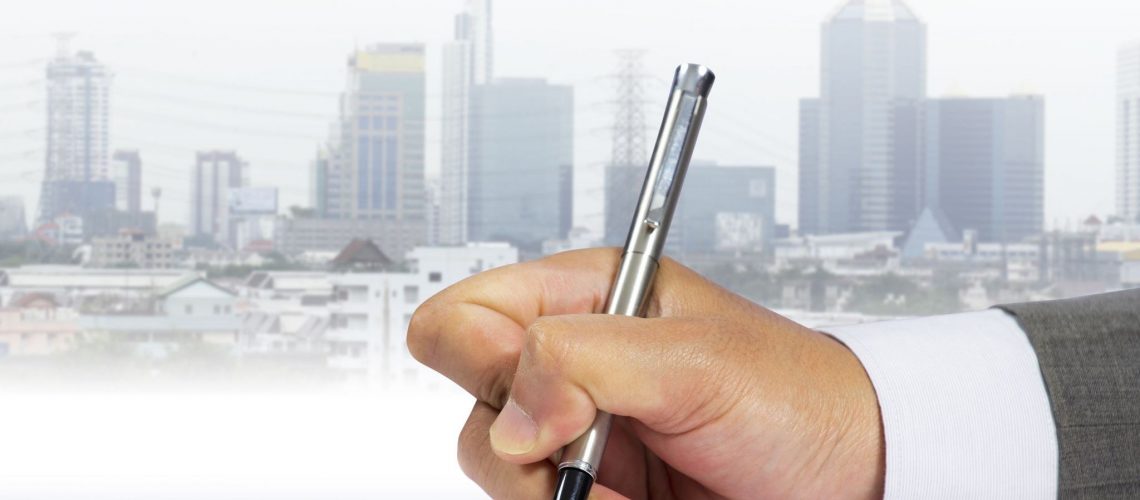16255347 – businessman signing document 16255347 - businessman signing document